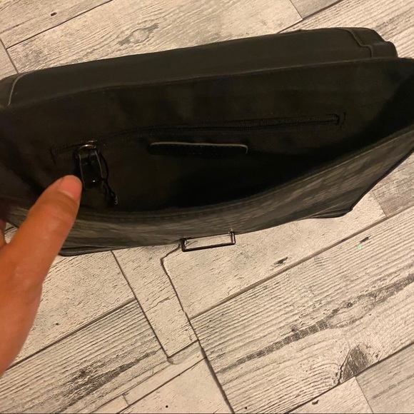 BCBG clutch - Picture 3 of 6